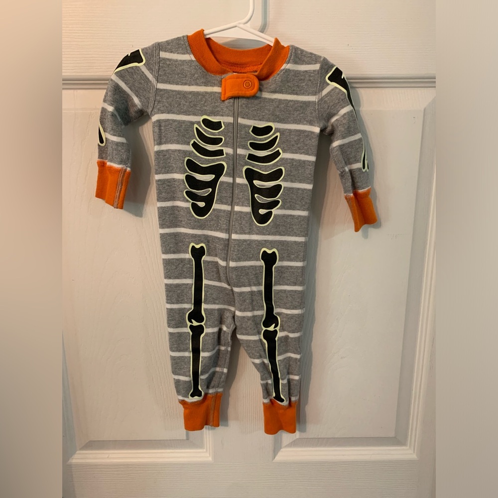 Hanna Andersson pajamas, 6-9 months, Halloween glow in the dark skeleton, boy